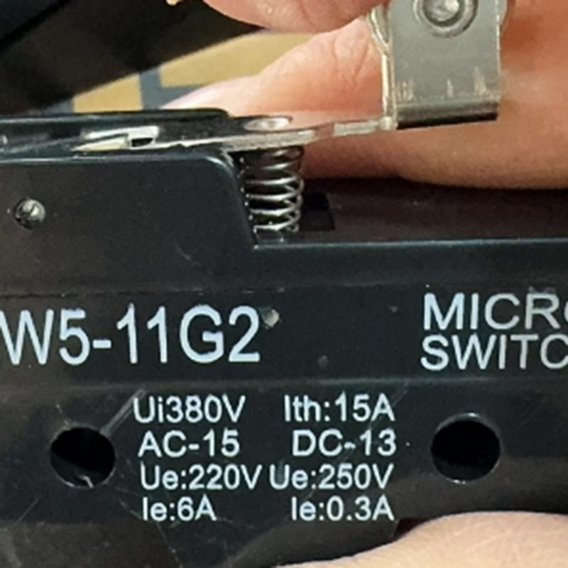 Small  Designs Small  Switches with Roller Lever Arm Copper Contact for Accurate Mechanical Motion Control In Manufacturing