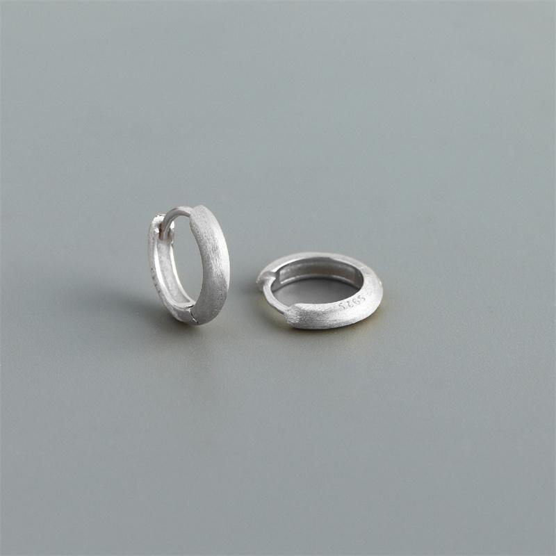 WANTME Pendientes de Aro Huggies Minimalistas Mate Góticos Unisex de Plata 925 para Mujeres Hombres Joyería de Hebilla para Oreja Piercing