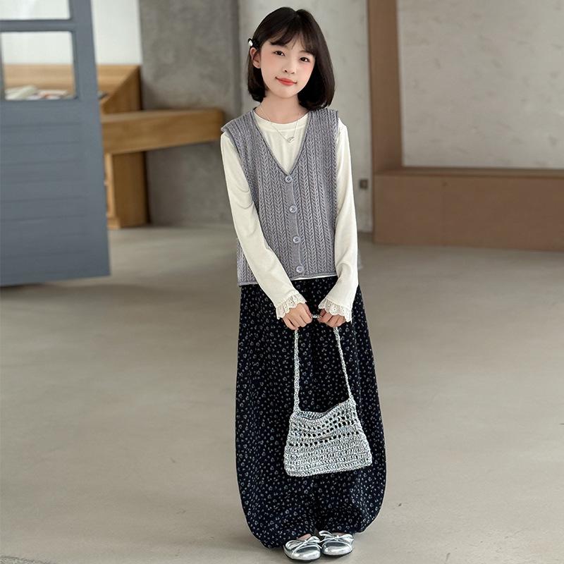 Girls' Autumn 2025 Fashionable Korean Style Three-Piece Set: Knitted Vest with Floral Pants for Older Kids