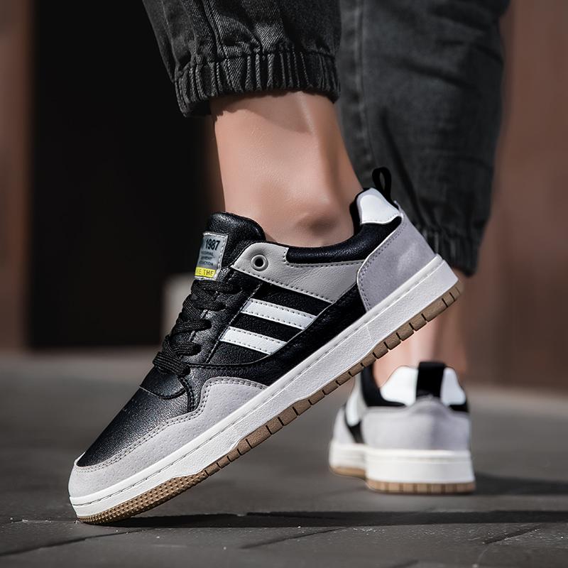 2024 Nuove Scarpe Vulcanizzate da Uomo Traspiranti Casual Scarpe da Barca Comode Pigre Scarpe Piatti Retro con Lacci Tenis Masculino Sneakers