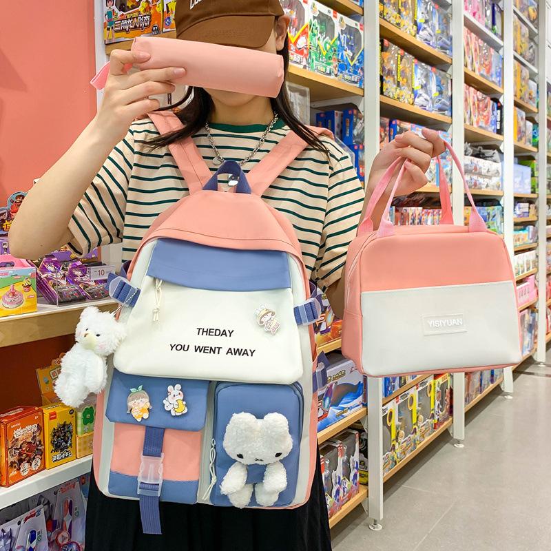 The schoolbag is fashionable and foreign, and the college students in junior high school are light to reduce the burden. The new student schoolbag