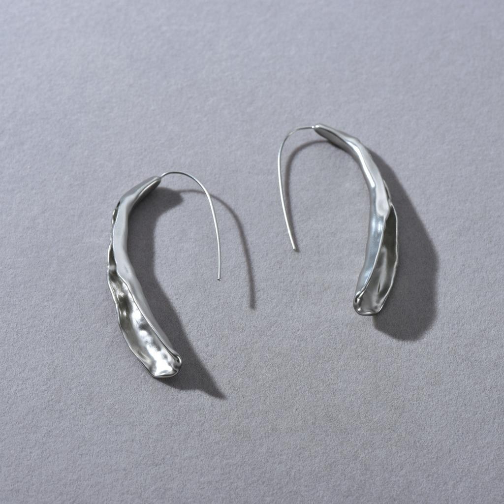 Minimalist Style Metal Hollow Water Drop Shape Ear Hook Women'S Unique Earrings Trendy Light Luxury High-End Temperament Versatile Earrings