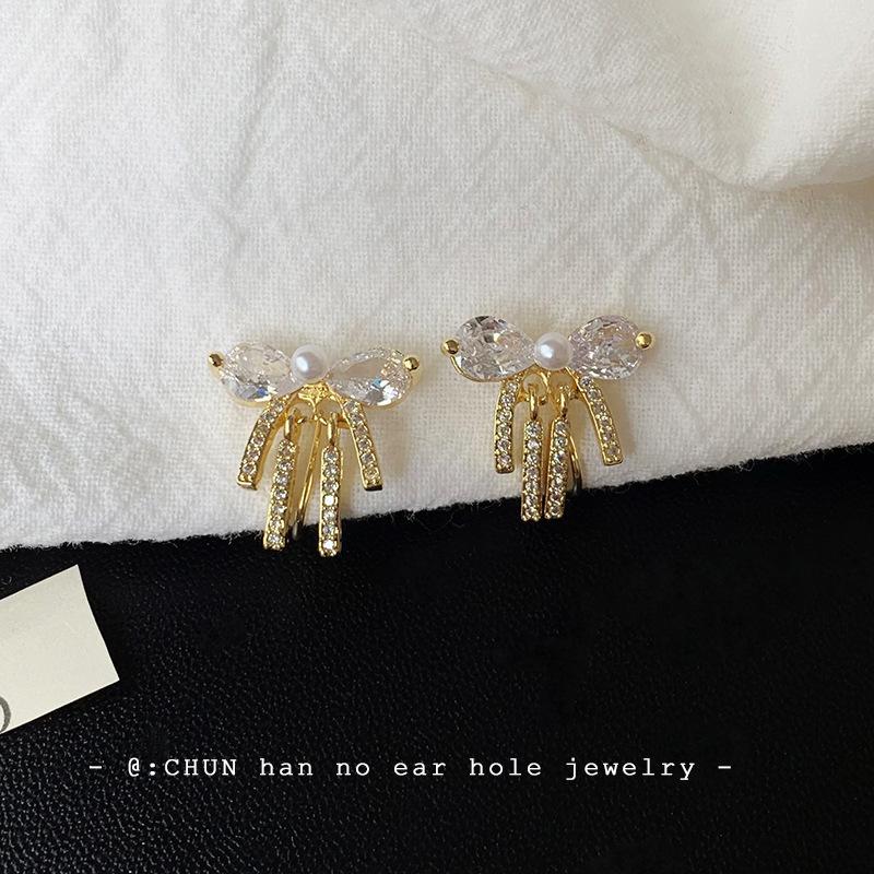 Butterfly tassel ear clips without ear holes, super flash zircon light luxury high-end studs, sweet and trendy versatile earrings.
