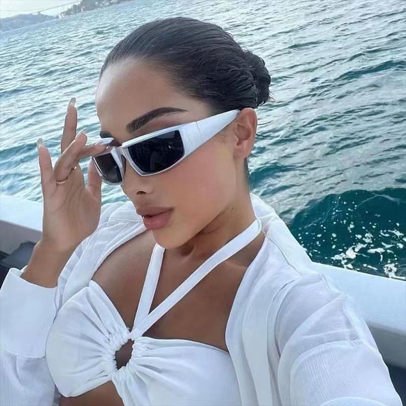 KAMMPT Vintage Punk Sunglasses UV400 Protection Trendy Unisex Design for Men Women Outdoor Cycling Fashion