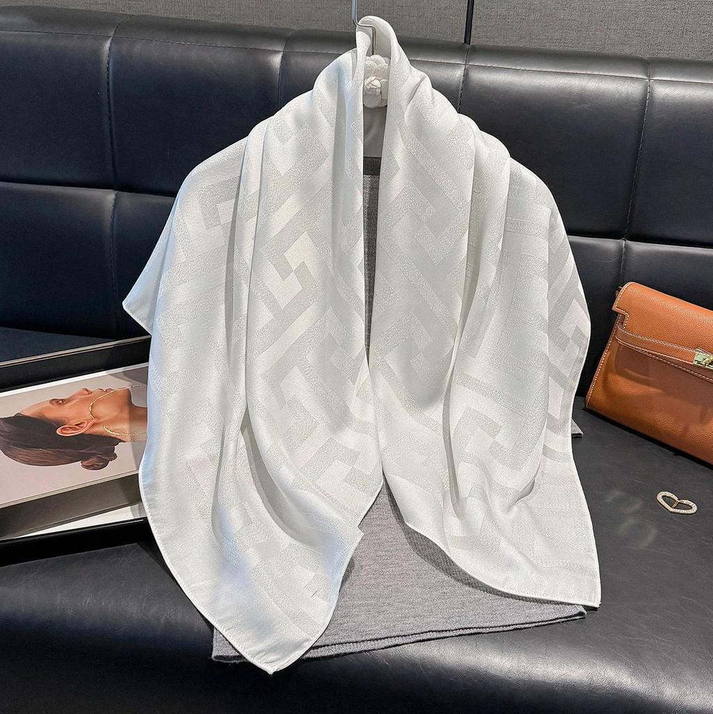 Neue Damenmode Seidiges Tuch Schal Ethnisch Reise Schals Bufanda Jacquard Schal Bedruckt Dekorativ Sommer Sonnenschutz