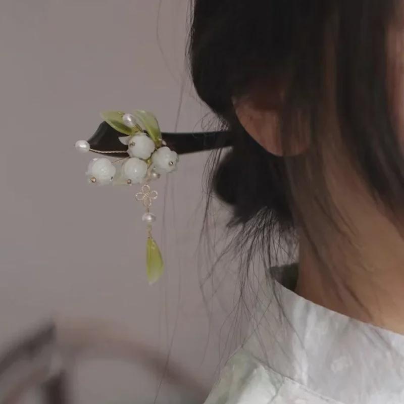 2024 Retro Magnolia Wooden Hairpin with Lily of the Valley Tassel: Simple Bun Accessory for Hanfu & Cheongsam