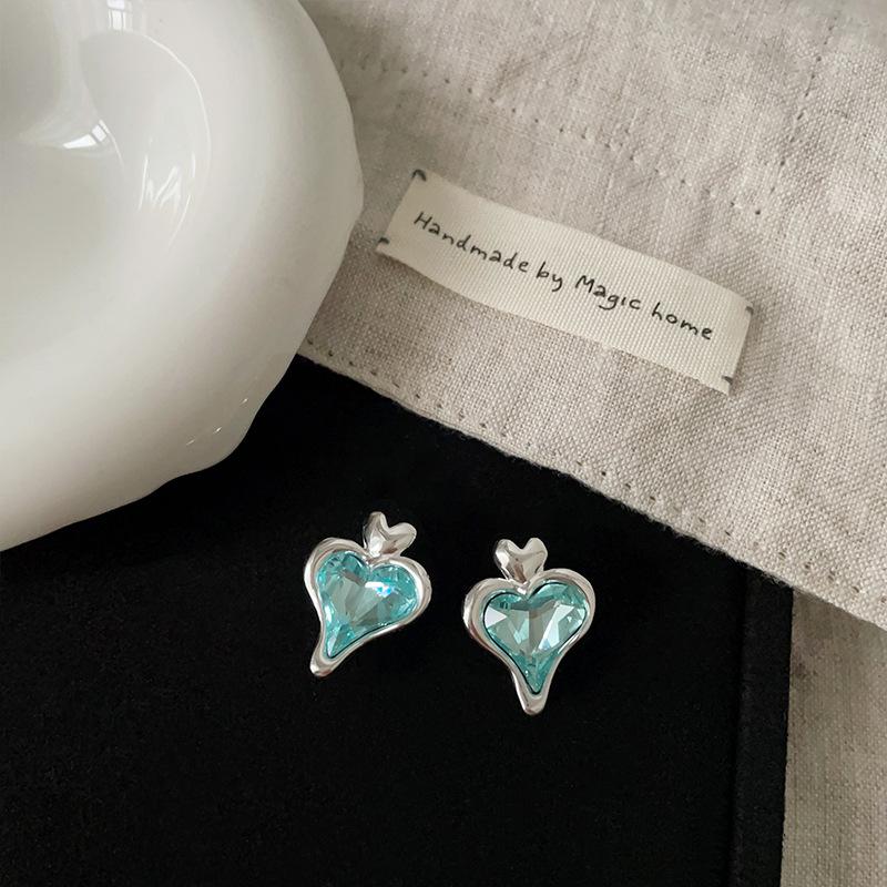 Zircon Metal Love Stud Earrings Women'S High Sense Light Luxury Elegant Personality Simple Versatile Temperament Fashion Earrings