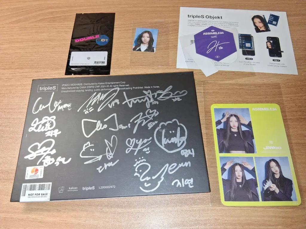 TRIPLES Assemble24 Album Autographié Vendu Secrètement Occasion