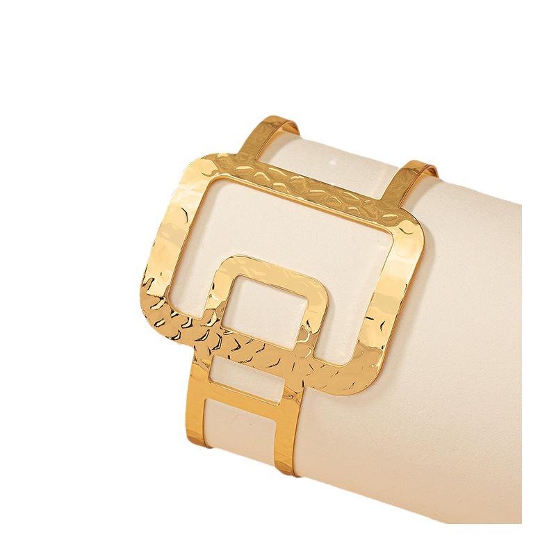 Fashion Design Retro Geometric Open Bangle for Women
