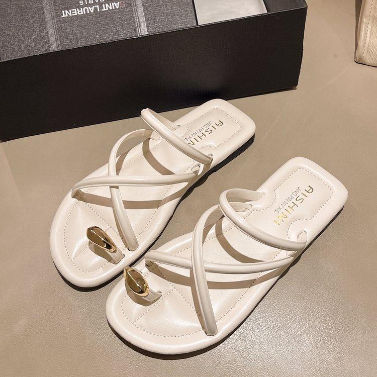 Internet celebrity flat bottom sandals women 2024 summer new set of toes to wear casual outdoor slippers square head beach drag