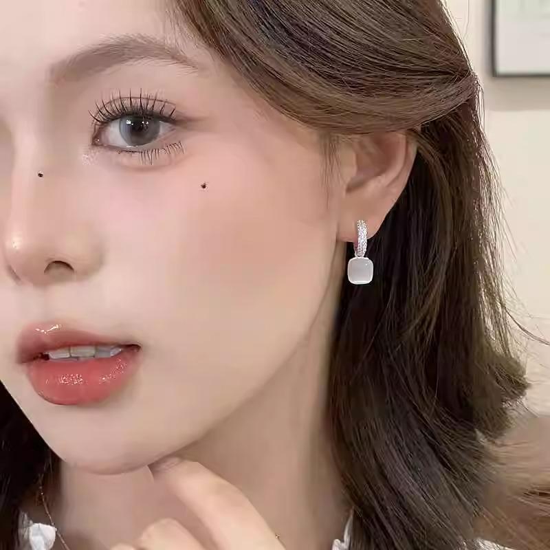 Female Niche Fashion Versatile Simple Earrings