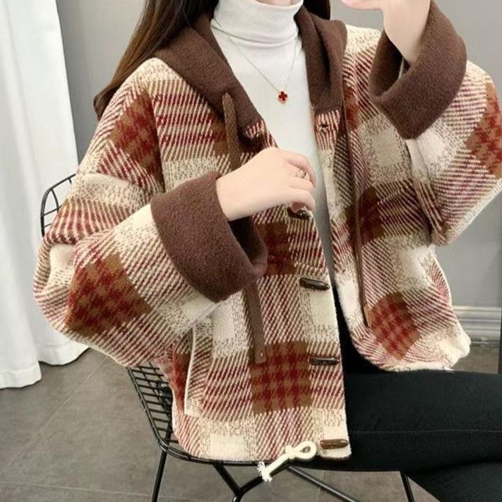

Plaid Wool Hooded Short Cardigan with Horn Buckle - Fashionable Loose Fit for Petite Women, Ideal for Spring and Autumn 4XL (recommended for 160-180 jin)