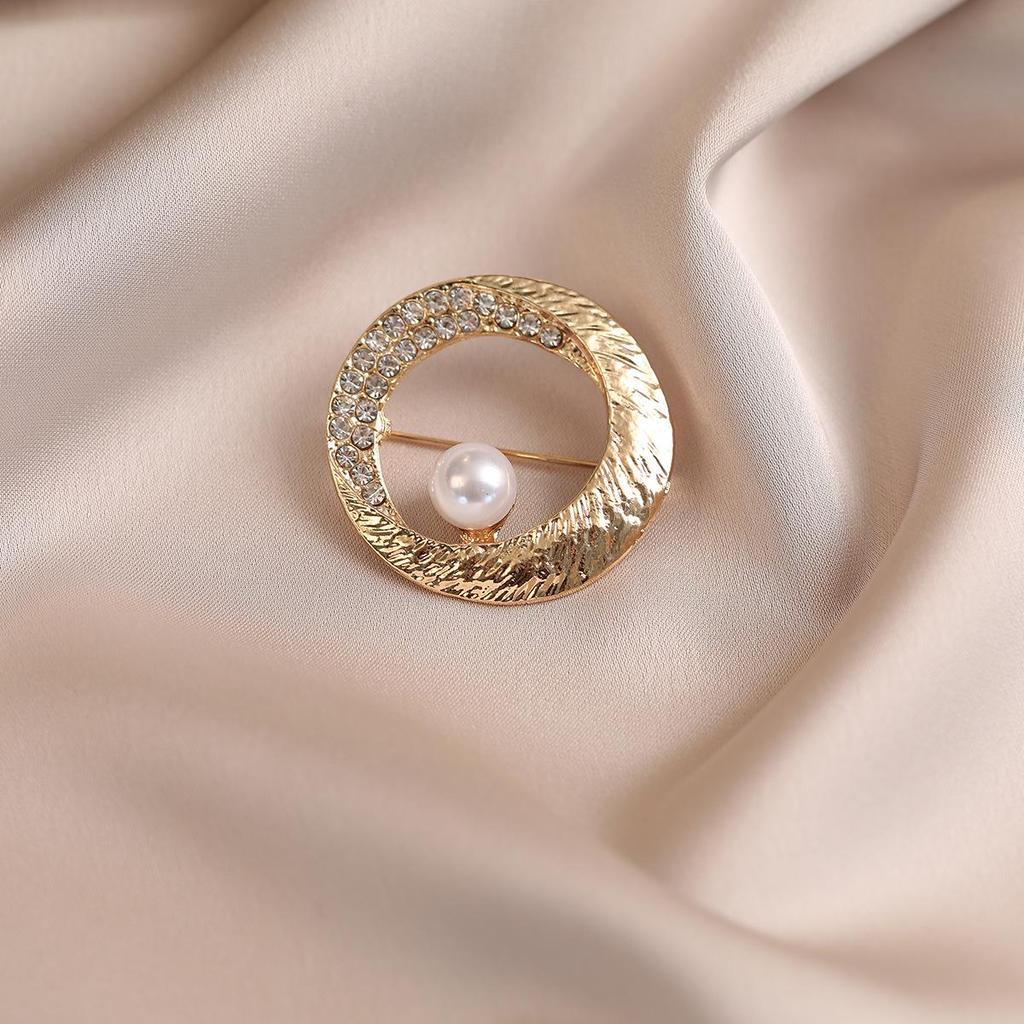 2026 High-End Butterfly Brooch: Elegant Summer Accessory for Shirts and Suits