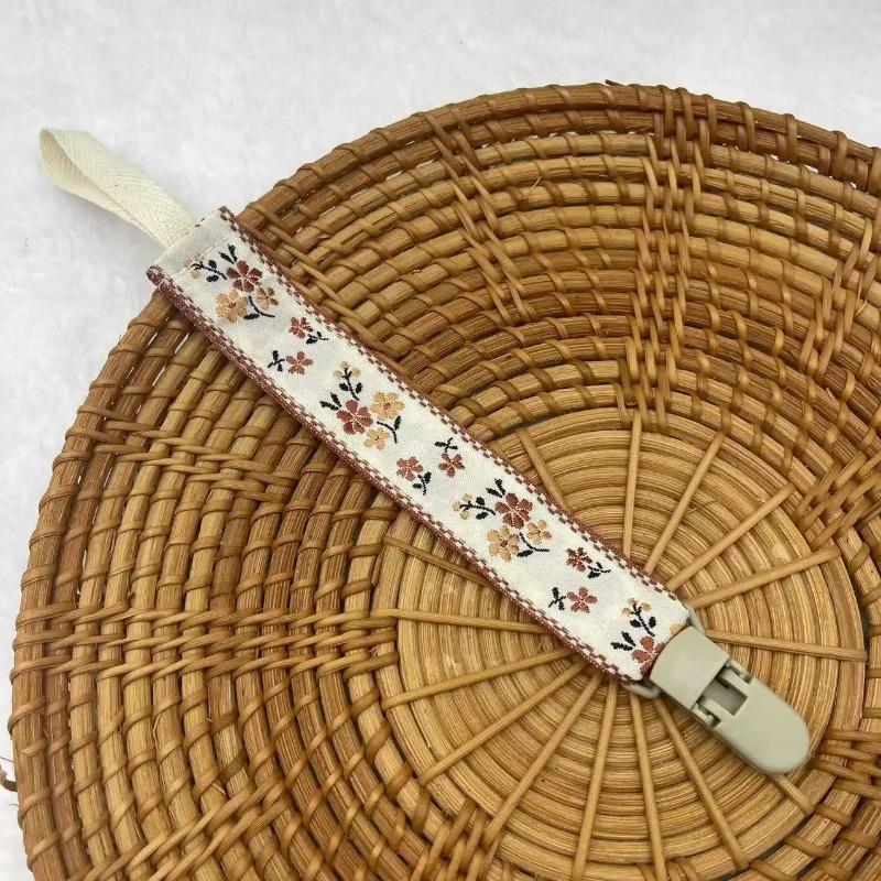 

Retro Embroidery Floral Baby Pacifiers Clip for Baby Girls Lace Floral Newborn Pacifiers Toys Clip Toddler Feeding Accessories
