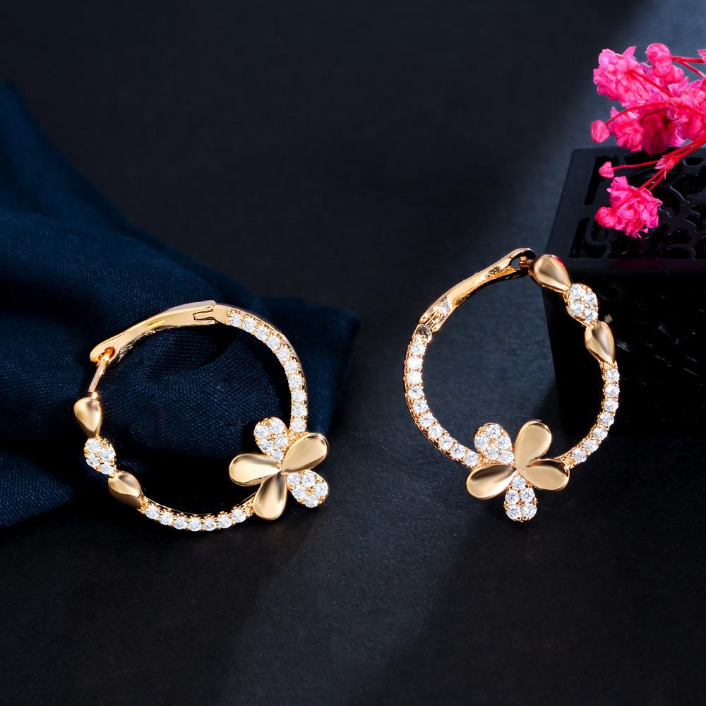 

Premium Flower Earrings, Fresh And Super Fairy Electroplated 18K Gold Creative Zircon Flower Earrings, Stud Earrings.