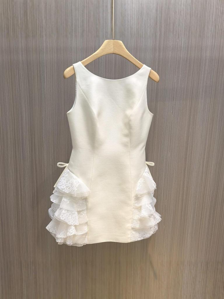 2026 Frühling Ärmelloses Spitzen-Patchwork Weißes Trägertuchkleid: Schmal geschnitten, Kurzer Rock, Rüschen- & Schleifendesign für Damen
