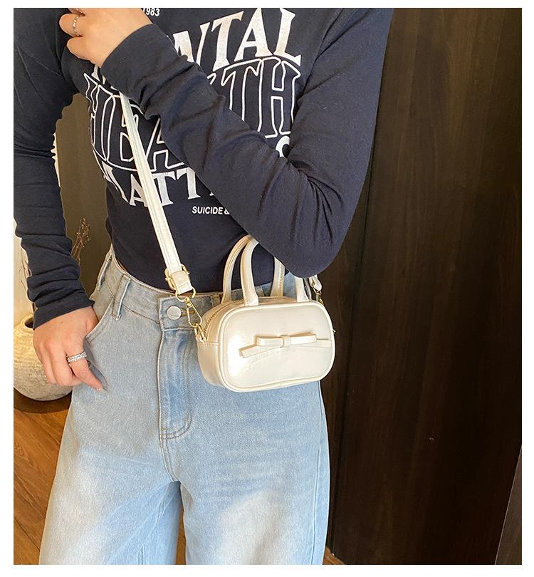 Crossbody Bag Women's Bag 2025 New Summer Versatile Super Fire Small Bag Shoulder Handbag Popular Small Square Bag This Year