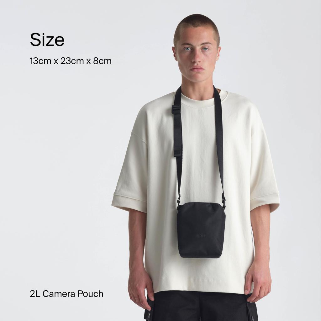 Urth Andesit Sling Kameratasche (Schwarz) 2L Kameratasche, Umhängetasche, Kompakte Tasche, Wasserdicht, Klein, Leicht, Inklusive Polster