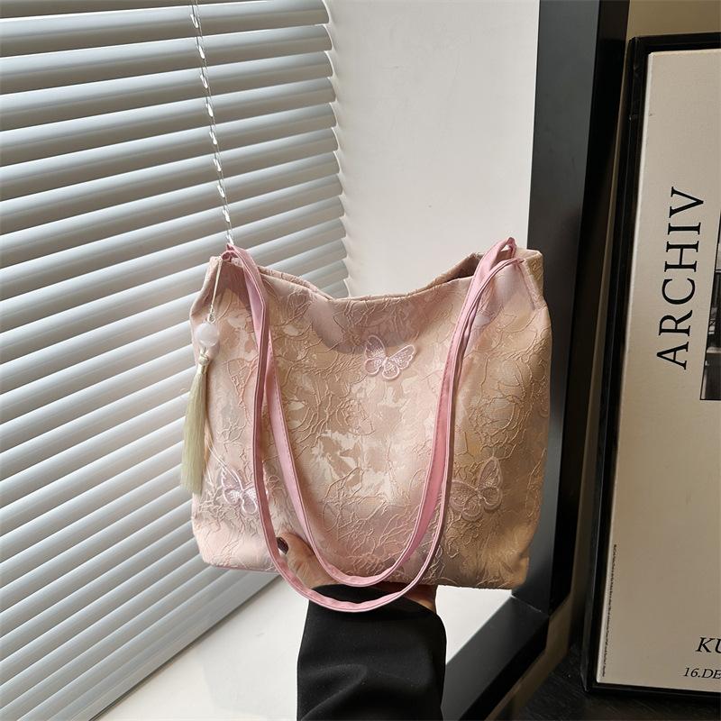 

2025 fashion bag feeling Korean version embroidery large capacity shoulder new women s bag tote butterfly versatile leisure bag single bag розовый