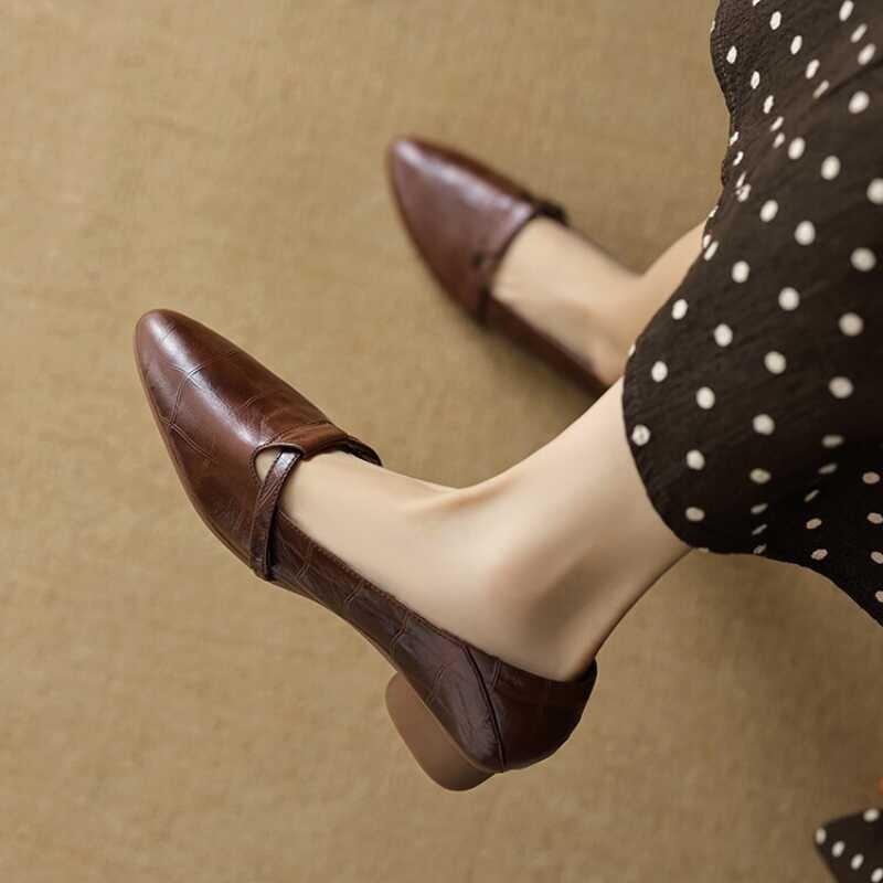 French Retro Low-heeled Leather Shoes for Women New Spring and Autumn Microfiber Pointed Toe Shallow Mouth Single Shoes for Grandma Shoes