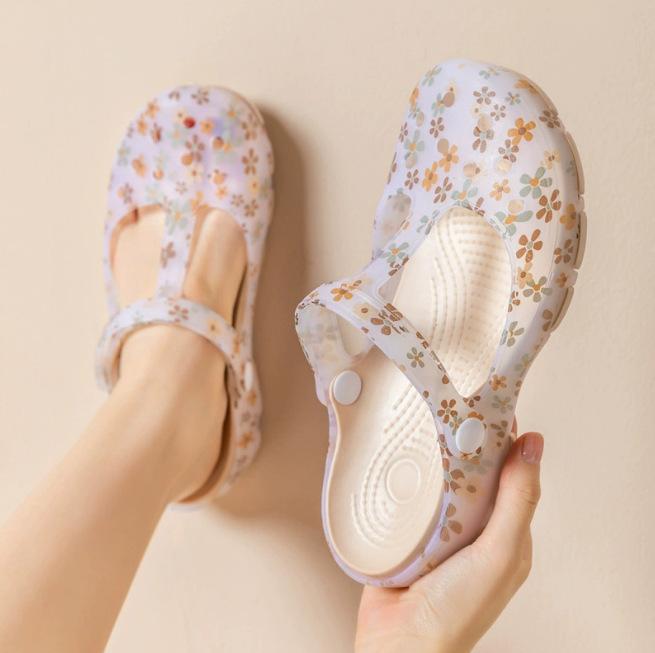 New Hole Shoes Women's Lightweight Non-slip Beach Shoes Fashionable Breathable Soft-soled Sandals Women's Nurse Bag Head Slippers