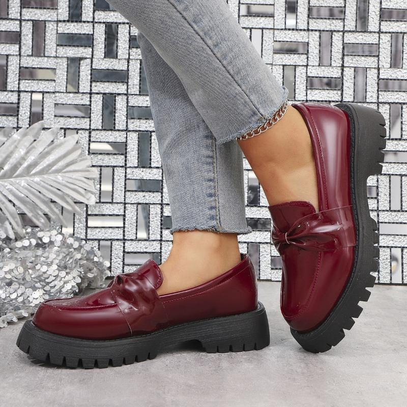 The New Style of Loafers Is A Pair of Thick-soled, Chunk-heeled Women's Shoes