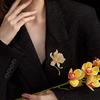 Stunning Flower Brooch Elegant Rhinestone Lapel Pins Birthday Gift Mom And Wife Non-allergenic Alloy Brooch for Women