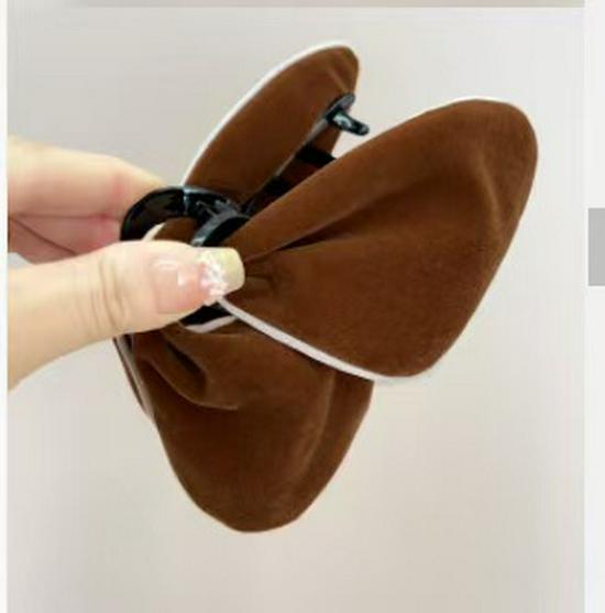 French Velvet Color-Block Triangle Hair Claw - High-End Autumn/Winter Updo Clip