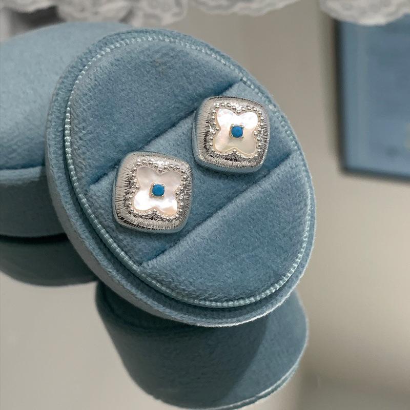 Elegant Geometric Four-Leaf Mother-of-Pearl Stud Earrings for Women