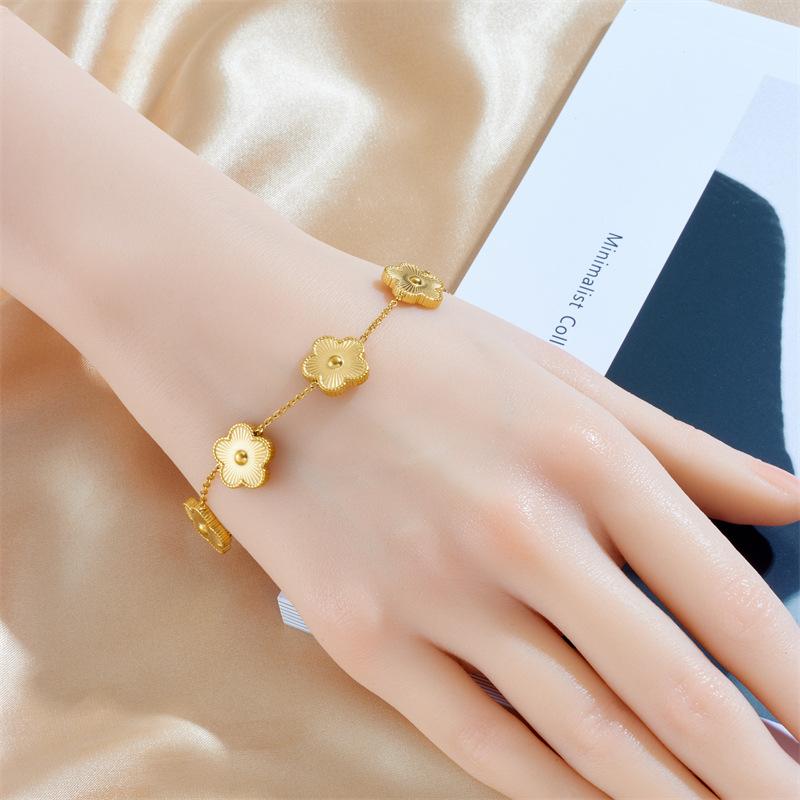 Gold Flower Charm Bracelet, Dainty 18K Gold Plated Wrist Chain for Women Everyday Jewelry Gift