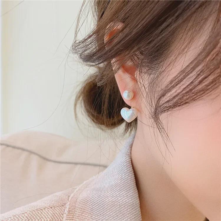 Sweet and Fashionable Pearl Heart Earrings: Cute, Two-Piece 925 Silver Needle Earrings, Versatile and Simple for Everyday Wear.