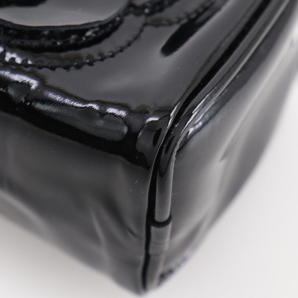 Chanel Saszetka Camelia czarna emalia Kobiety Używana