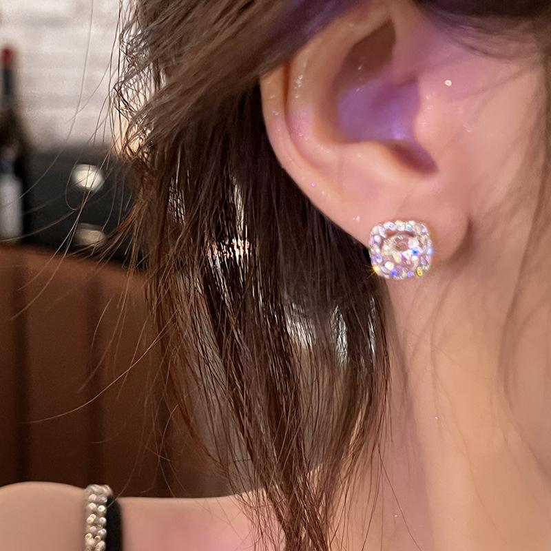 Silver needle diamond square earrings super flash Korean new stud earrings high sense niche versatile earrings women