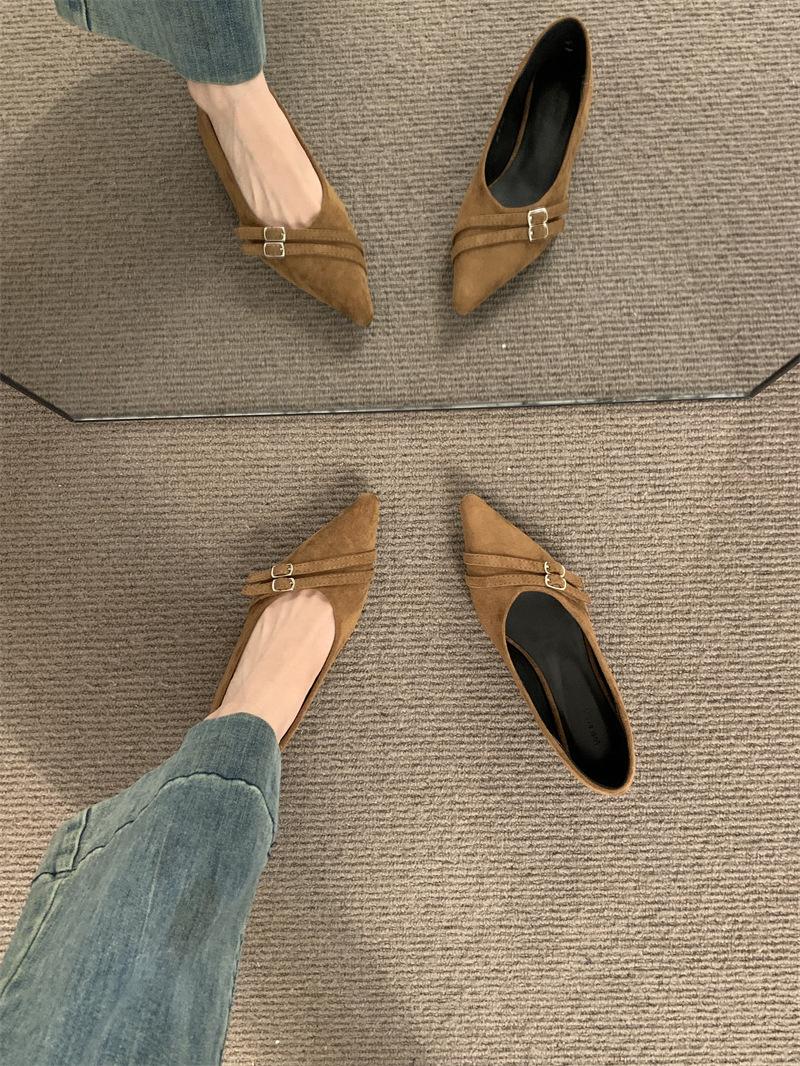 

Французские остроносые коричневые туфли-лодочки женские туфли 2025 осень и зима дизайн с увеличением высоты чувство дизайна для работы вечером туфли бабушки женские 39