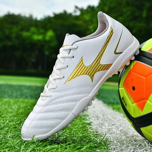 

Новый дизайн, модные золотые домашние газонные кроссовки, футбольные мужские и женские удобные профессиональные футбольные кроссовки, мужская обувь для мини-футбола, общество 41