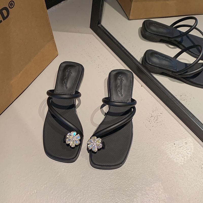 

Silver French cool slippers women s 2025 new spring and summer outer wear not tired feet with skirt super fire rhinestone cover toe sandals 40 чёрный