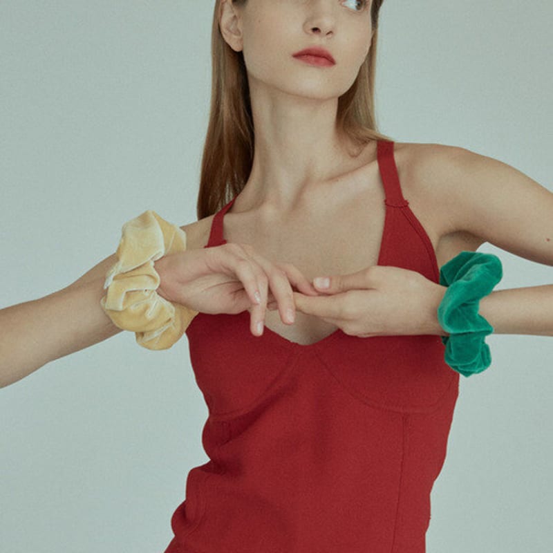 

Праздничная бархатная резинка для волос Elizabeth Moments Butter Yellow