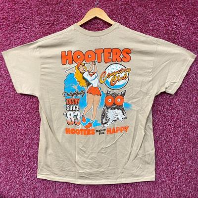 Hooters Country Club Delightfully Tacky Since 83 TShirt XL Unisex T-Shirt
