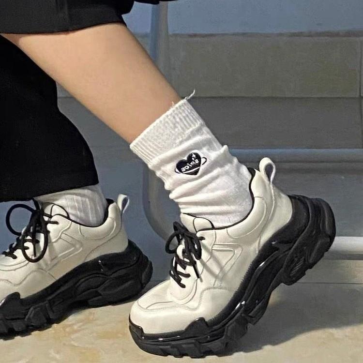 Scarpe da papà Ins Scarpe da donna super popolari alla moda Autunno e inverno Nuove scarpe da ginnastica casual di nicchia versatili con fondo spesso