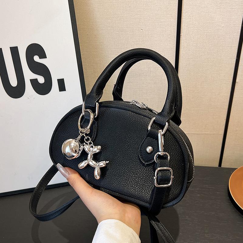 New bag women's niche design handbag 2025 summer high-end sense versatile simple shoulder bag messenger bag