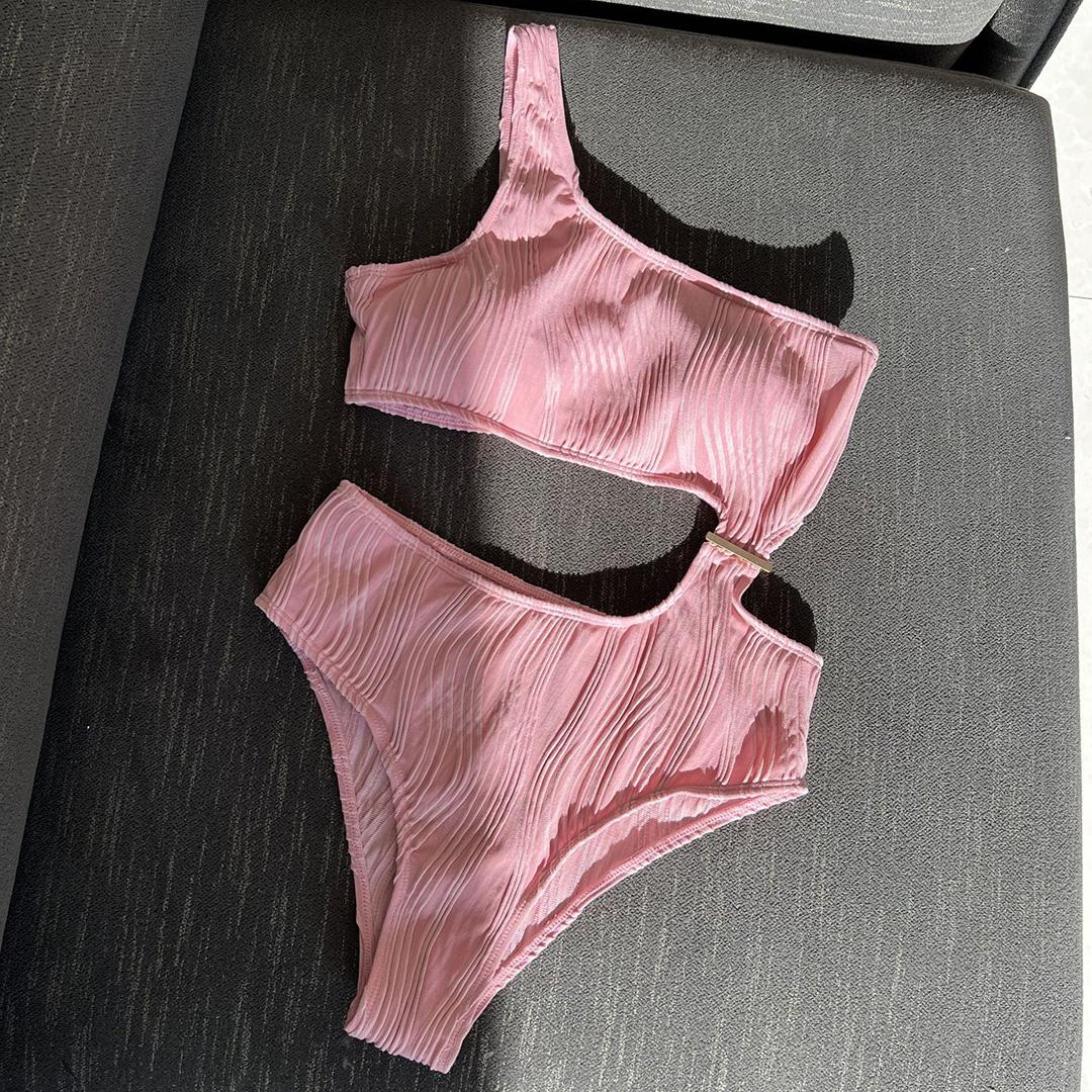 

Новый цельный купальник с асимметричным вырезом и морщинами, женский купальник с подкладкой на одно плечо, купальный костюм, купальный костюм для женщин S розовый