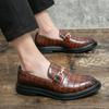 Luxury Brand Men Loafers Designer Embossed Comfortable Casual Shoes Mens Moccasins Shoes Fashion Dress Business Leather Flats