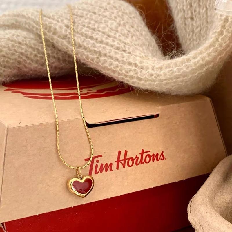 Red Heart-shaped Titanium Steel Necklace, Female, Temperament, Fashionable Design, Small Red Heart Collarbone Chain, Peach Heart Pendant for Women