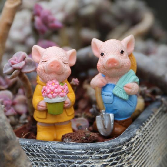 yangyizhi 2PCS Micro Landscape Ornaments, Mini Pig Figurines, Durable Resin Waterproof for Potted Plant Landscaping