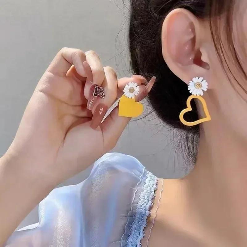 New Trendy Charm Yellow Acrylic Ball Stud Earrings for Women Classic Temperament Geometry Korean Earrings Jewelry Accessories