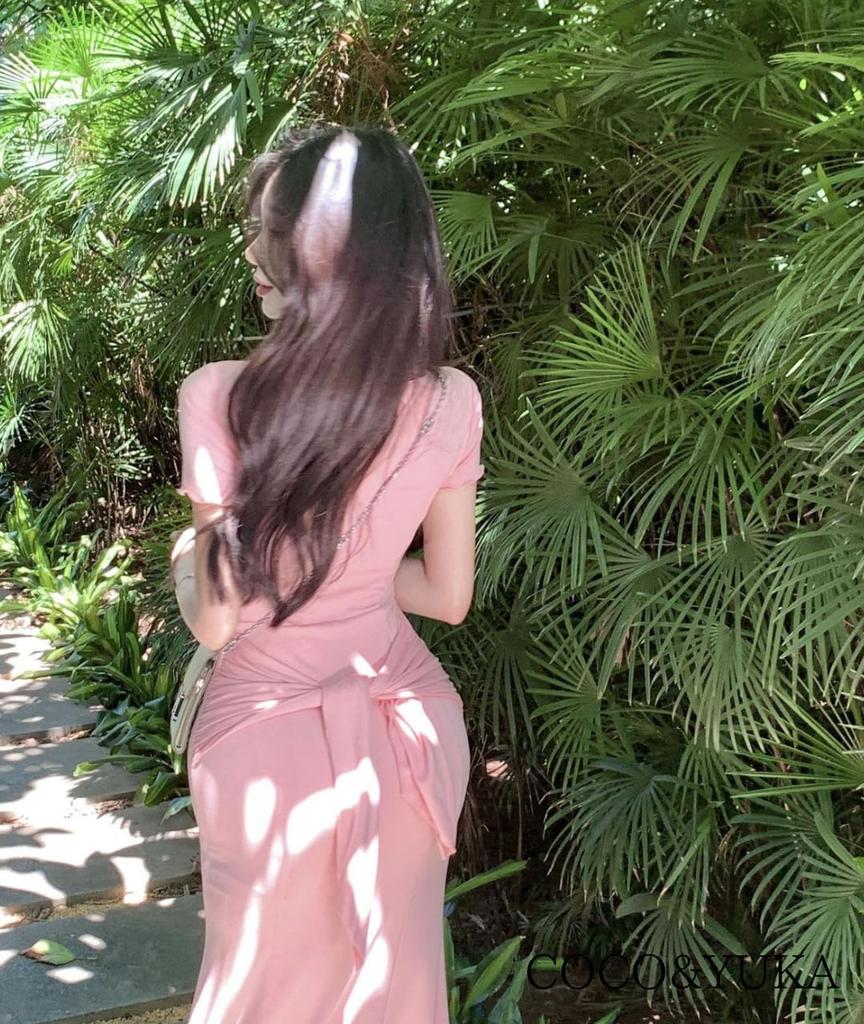 Coco Yuka Dopasowana Długa Krótka Syrenka Długa Idealna na Uroczy i Elegancki Rozmiar i Sukienka, Rękawy, Dekolt V, Seksowna, Odkrywająca Ramiona, Poniżej Kolana, Styl,