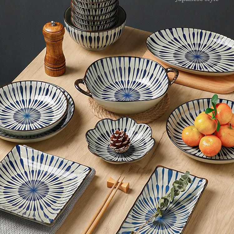 Japanisches gestreiftes Keramikschüssel- und Teller-Set - Neujahrsgeschirr & Einweihungsgeschenk mit Essstäbchen