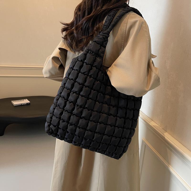 Large Capacity Checkered Embroidery Thread Bubble Cloud Bag Women's New Versatile Pleated Shoulder Bag Trendy Fashion Portable Underarm Bag