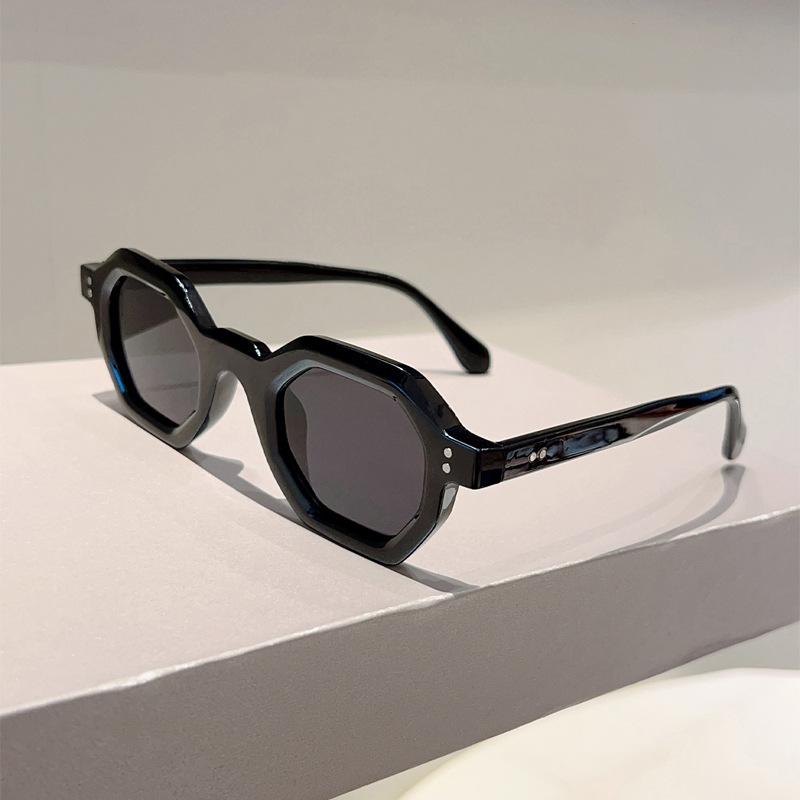 Vintage Small Frame Polygon Square Sunglasses Women For Men Luxury Brand Designer Trendy Punk Shades Ladies Rivet Sun Glasses