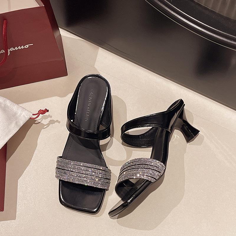 

Одно слово средний каблук толстый каблук стразы квадратный носок 2025 лето женские крутые шлепанцы модные летние туфли на высоком каблуке уличные шлепанцы 40 чёрный